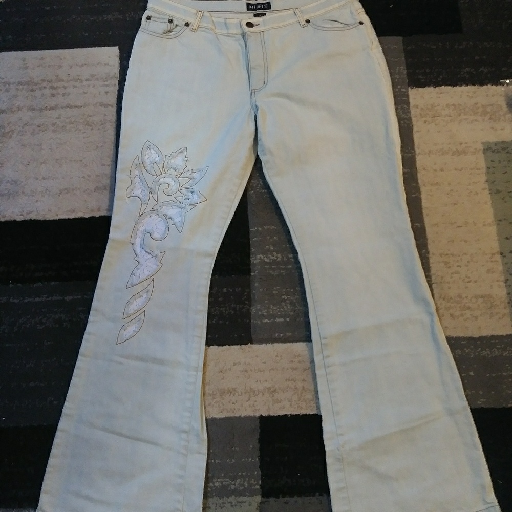 Mixit light wash distressed flower jeans size 14